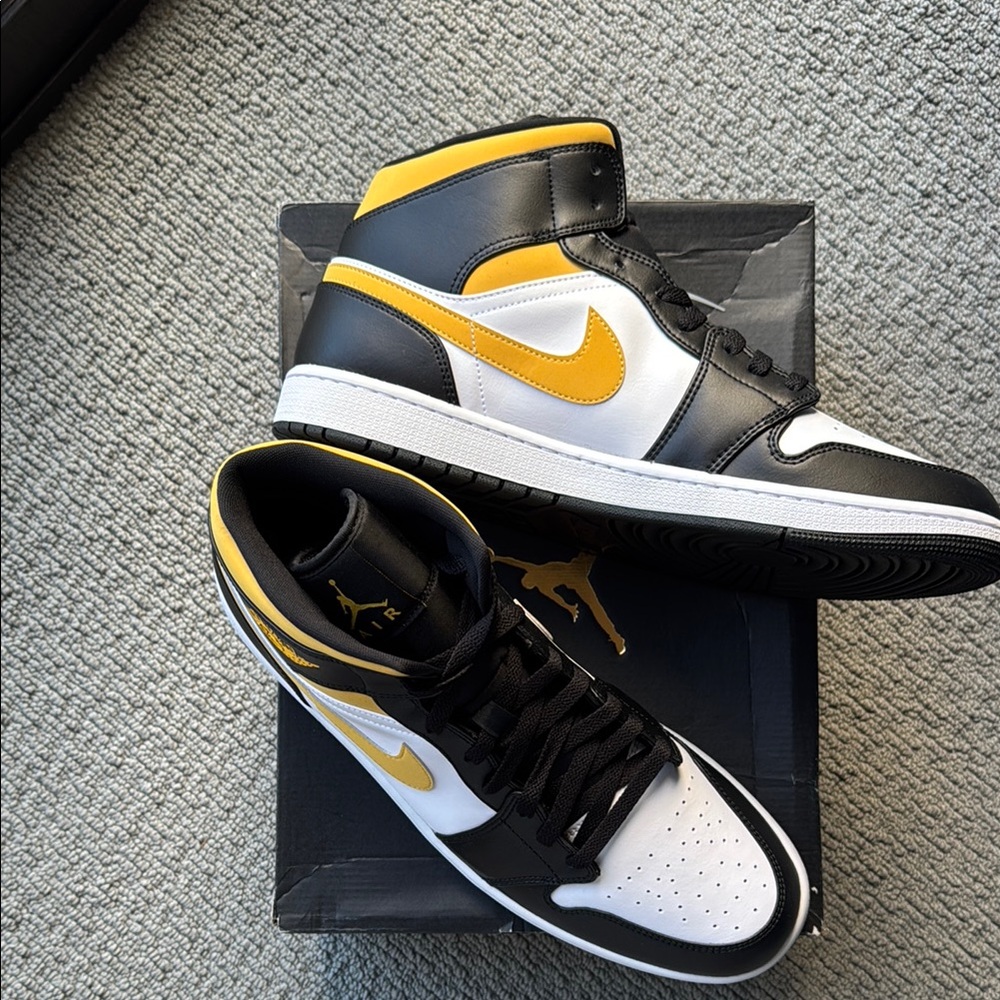 Nike Men's Air Jordan 1 MID White Pollen Black Size 15 NWT